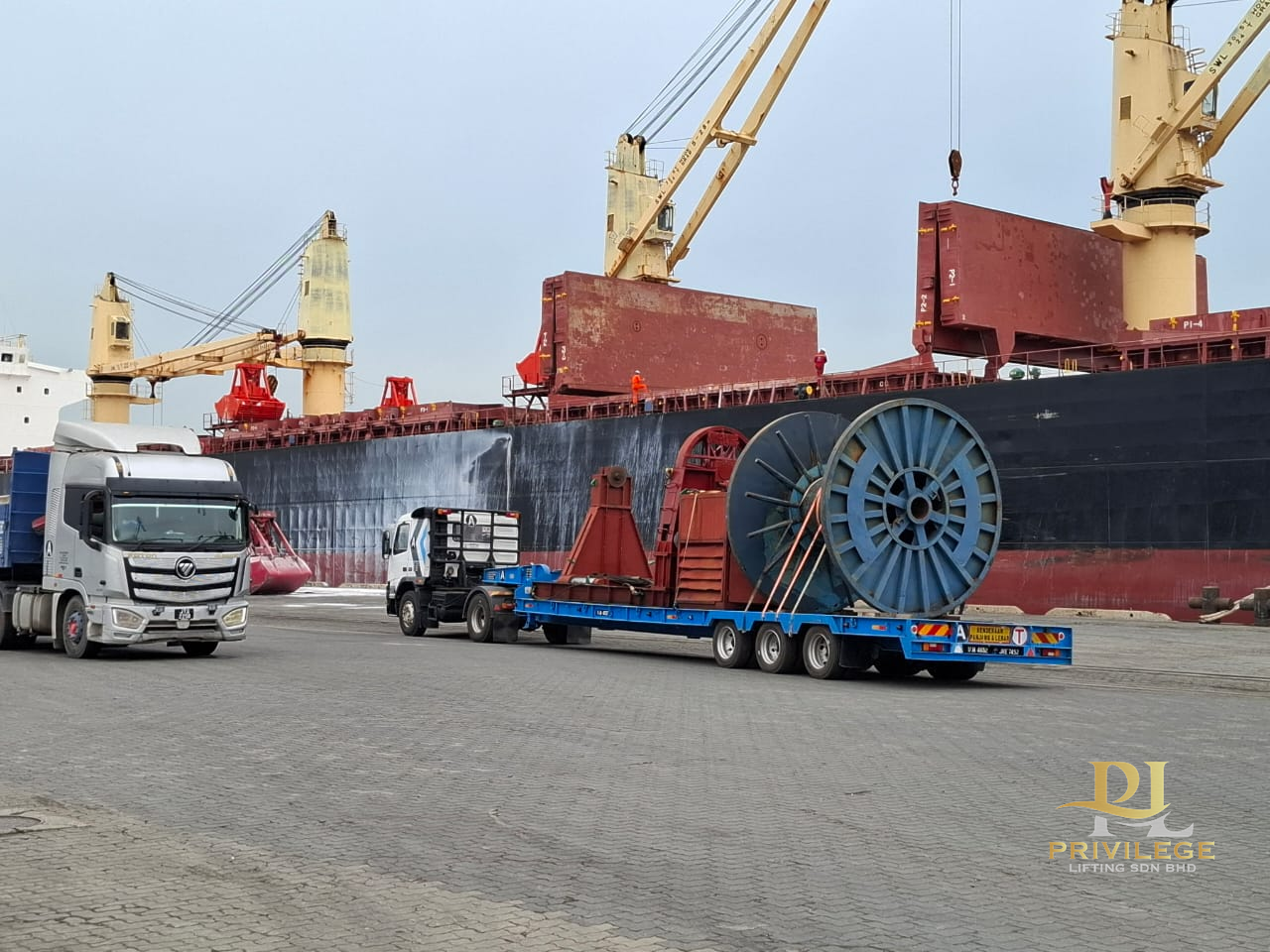 Heavy Equipment & Cargo Transport